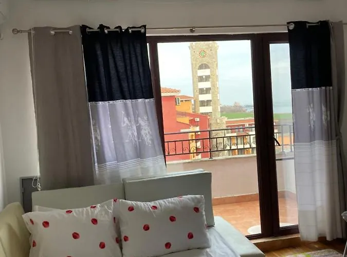 Art Marina Cape-private Host Апартаменти