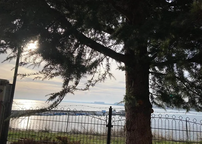 Апартаменти Art Marina Cape-private Host