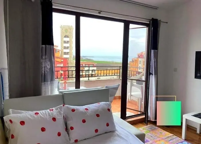 Апартаменти Art Marina Cape-private Host *