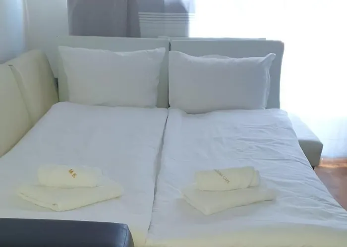 Art Marina Cape-private Host Апартаменти Равда