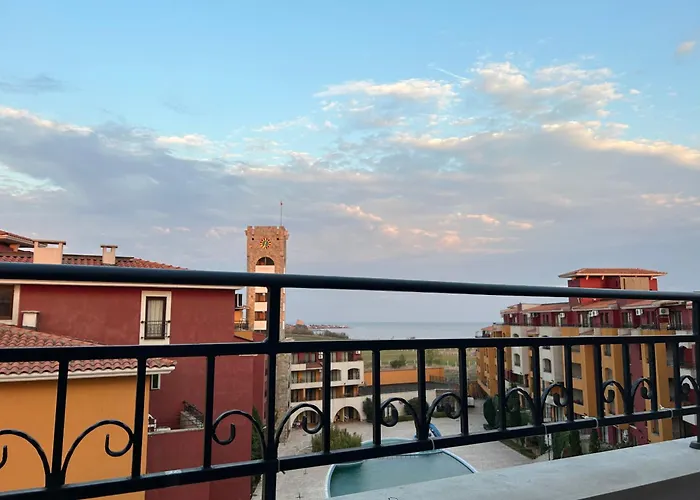 Апартаменти Art Marina Cape-private Host