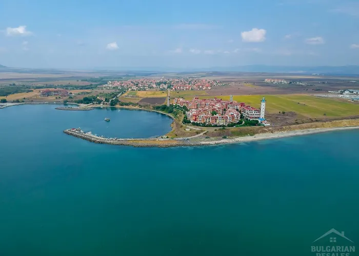 Апартаменти Art Marina Cape-private Host