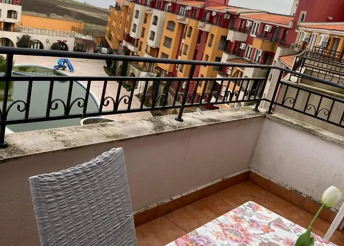 Апартаменти Art Marina Cape-private Host *