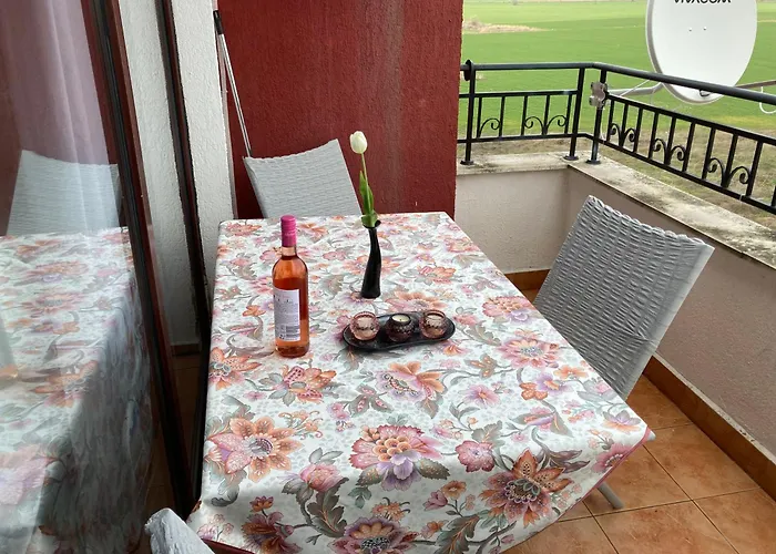 Art Marina Cape-private Host * Равда