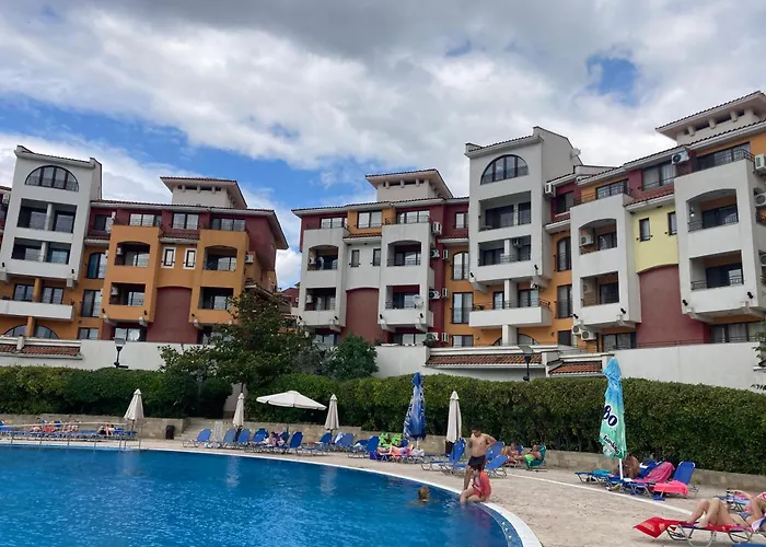 Art Marina Cape-private Host Апартаменти