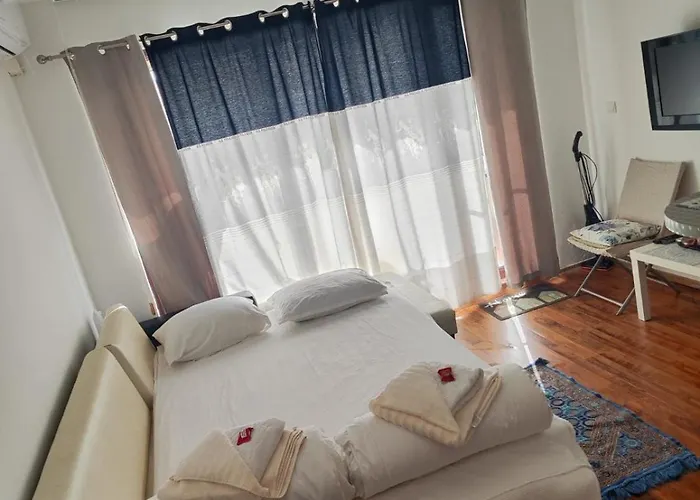 Art Marina Cape-private Host Апартаменти