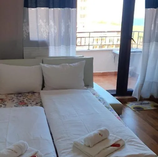 Art Marina Cape-private Host Apartment Ravda