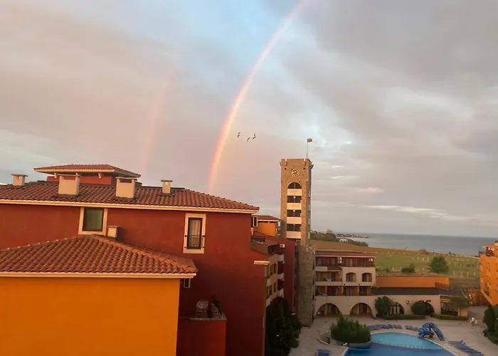 Art Marina Cape-private Host