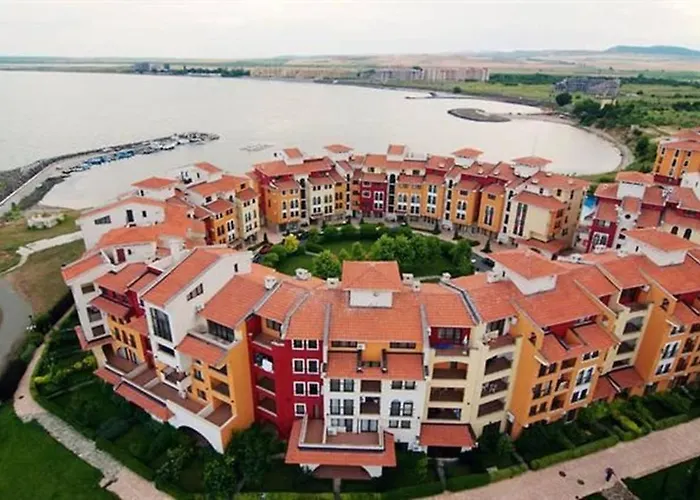 Apartment Art Marina Cape-private Host Rawda